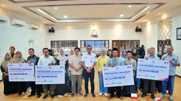 SIP! Bantuan TJSL Senilai Ratusan Juta Rupiah Disalurkan PT KAI Daop 7 Madiun