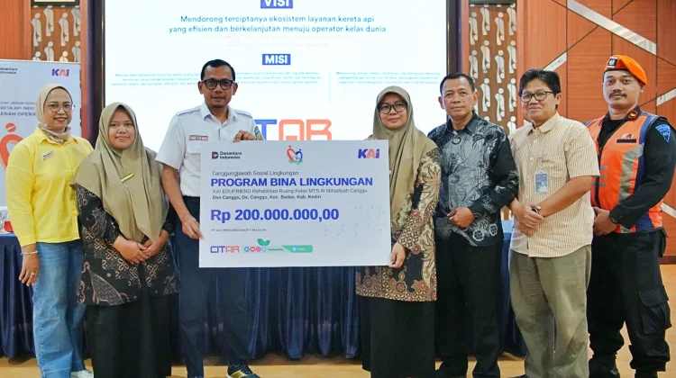 SIP! Bantuan TJSL Senilai Ratusan Juta Rupiah Disalurkan PT KAI Daop 7 Madiun