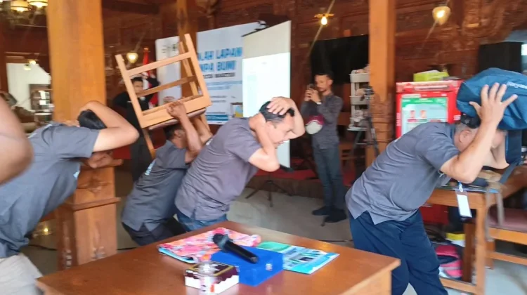 Gelar Simulasi, BMKG Adakan Sekolah Lapang di Magetan Ingatkan Potensi Gempa Darat
