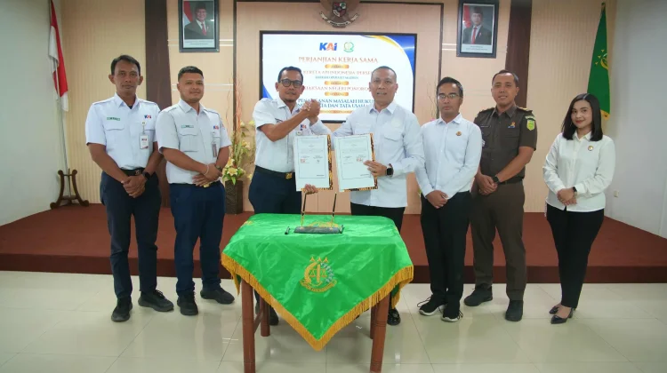 PERKUAT SINERGI, PT KAI Daop 7 Madiun Bersama Kejari Ponorogo Teken MoU