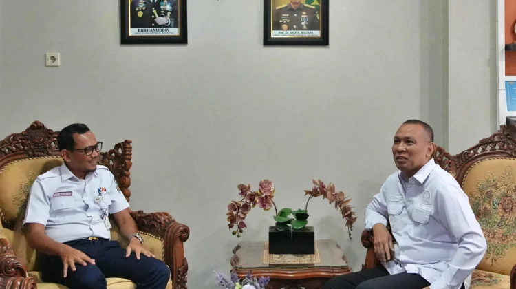 PERKUAT SINERGI, PT KAI Daop 7 Madiun Bersama Kejari Ponorogo Teken MoU