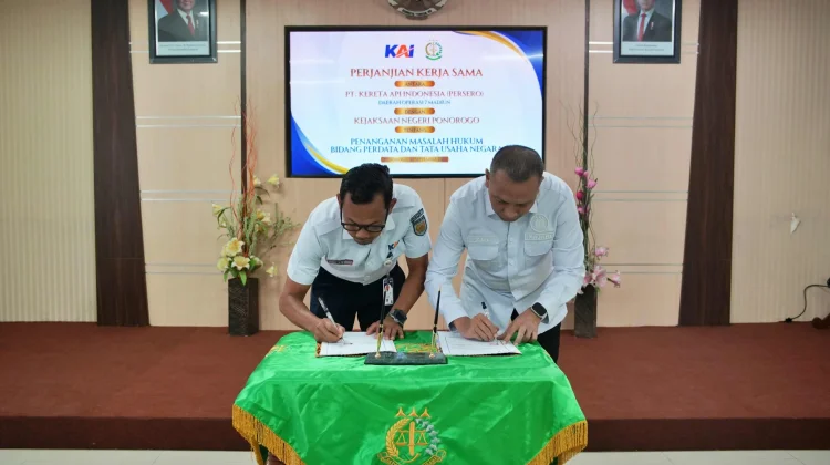 PERKUAT SINERGI, PT KAI Daop 7 Madiun Bersama Kejari Ponorogo Teken MoU