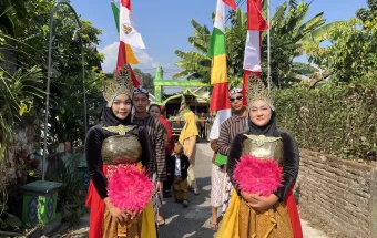 2 Gunungan Hasil Bumi untuk Acara Bersih Desa Kelurahan Banjarejo Kota Madiun