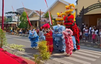 Atraksi Barongsai Semarakkan Kirab Budaya Kelurahan Winongo