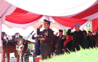 Kapolres Pimpin Upacara Penurunan Bendera HUT ke-81 RI di Magetan