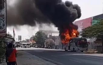 Bus Eka Terbakar, Penumpang dan Kru Berhasil Dievakuasi