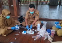 10 Sampel Takjil di Bantaran Kota Madiun Diperiksa secara Kimia di Lokasi