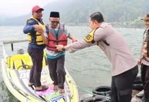 Ribuan Wisatawan Padati Telaga Sarangan, Kapolres Magetan Turun Langsung Patroli