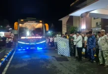 Plt Wali Kota Madiun Lepas Lima Bus Jemaah Haji ke Embarkasi Surabaya