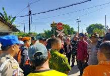 Ditolak Warga, KAI Batal Tutup Perlintasan Tanpa Palang Pintu di Magetan
