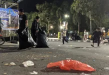 Di Balik Kemeriahan Takbir Berlampion Magetan: Gerakan Senyap Relawan Kebersihan