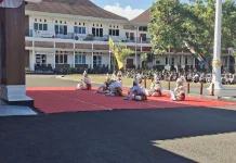 Tari Kethek Ogleng Semarakkan Peringatan HUT Bhayangkara ke-80 di Pacitan