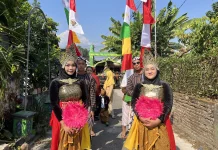 2 Gunungan Hasil Bumi untuk Acara Bersih Desa Kelurahan Banjarejo Kota Madiun