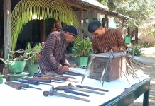 25 Pusaka Dijamas dalam Tradisi Jamasan Desa Sewulan