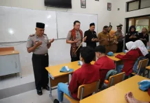 Doakan Pelajar Magetan Korban Kecelakaan, Kapolres Harap Siswa Tak Bawa Motor