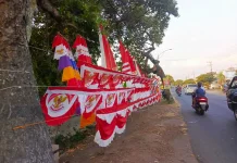 In This Economy, Penjual Bendera Agustusan di Magetan Keluhkan Sepi Pembeli