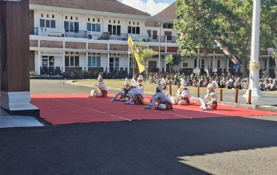 Berita Foto - Tari Kethek Ogleng Semarakkan Peringatan HUT Bhaya…