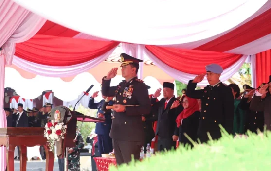 Kapolres Pimpin Upacara Penurunan Bendera HUT ke-81 RI di Magetan
