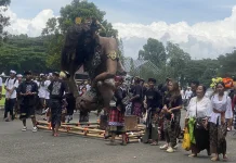 Warga Malang Antusias Saksikan Tawur Agung di Rampal