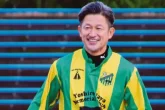 King Kazu, Menolak Tua jadi Pemain Bola