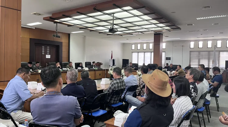Warga dari Tiga Desa Audiensi di DPRD Terkait Sengketa Lahan