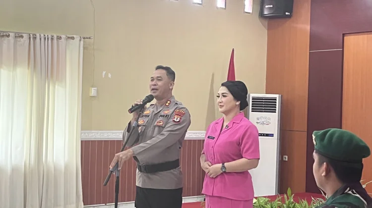Sambut Kapolres Baru, Polres Malinau Gelar Tradisi Pedang Pora