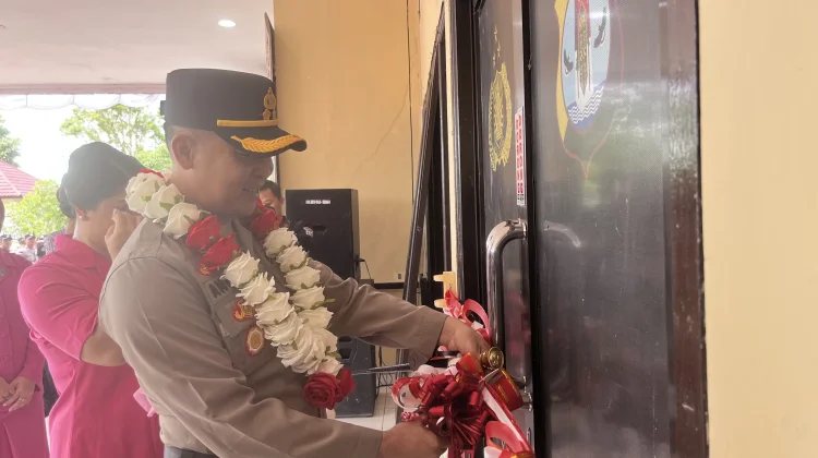 Sambut Kapolres Baru, Polres Malinau Gelar Tradisi Pedang Pora