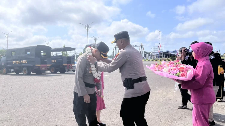 Sambut Kapolres Baru, Polres Malinau Gelar Tradisi Pedang Pora