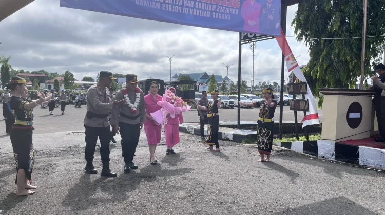 Sambut Kapolres Baru, Polres Malinau Gelar Tradisi Pedang Pora