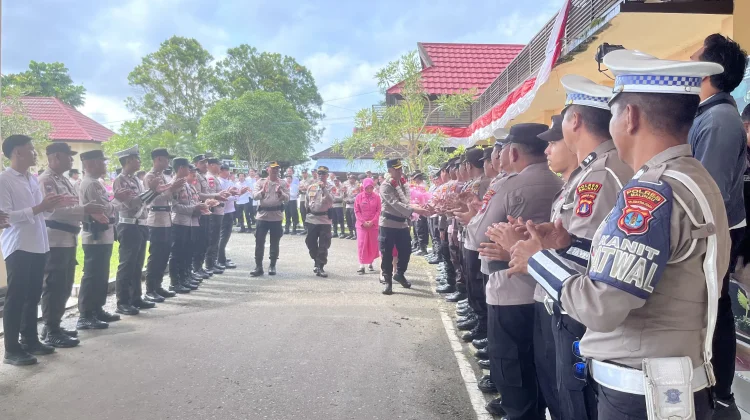 Sambut Kapolres Baru, Polres Malinau Gelar Tradisi Pedang Pora