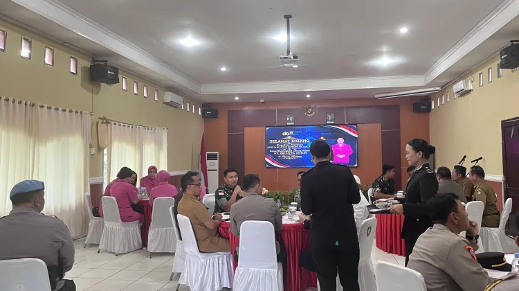 Sambut Kapolres Baru, Polres Malinau Gelar Tradisi Pedang Pora