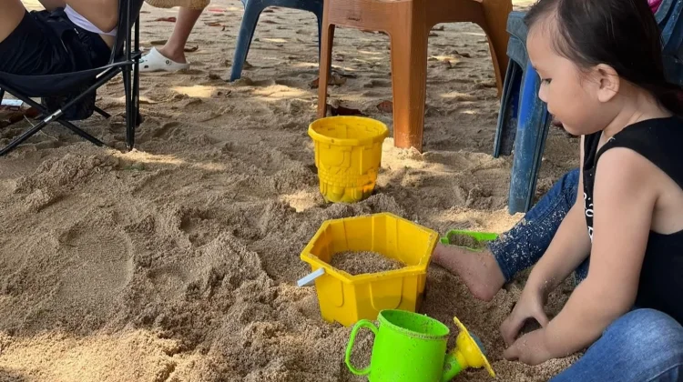 Libur Panjang, Nikmati Kebahagiaan Bersama Keluarga di Pantai