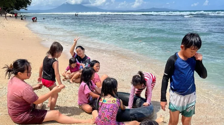 Libur Panjang, Nikmati Kebahagiaan Bersama Keluarga di Pantai