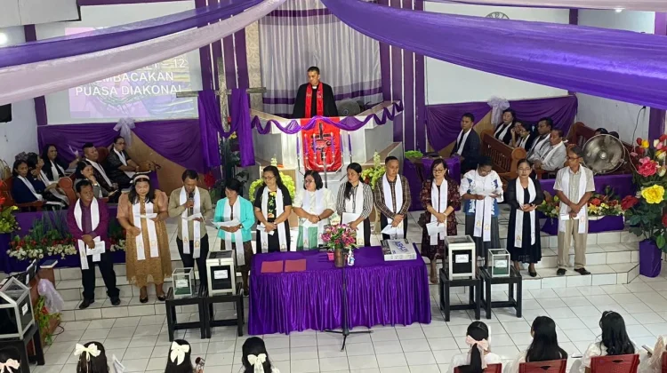 Peneguhan Sidi Warnai Ibadah Minggu Sengsara VI GMIM Petra Poopoh