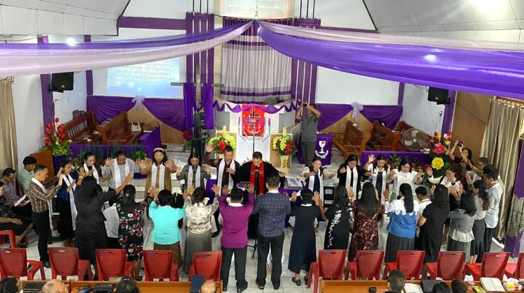 Peneguhan Sidi Warnai Ibadah Minggu Sengsara VI GMIM Petra Poopoh