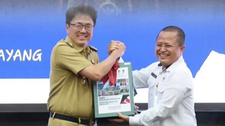 Moment Penyerahan LKPD Kabupaten Kota se Sulut