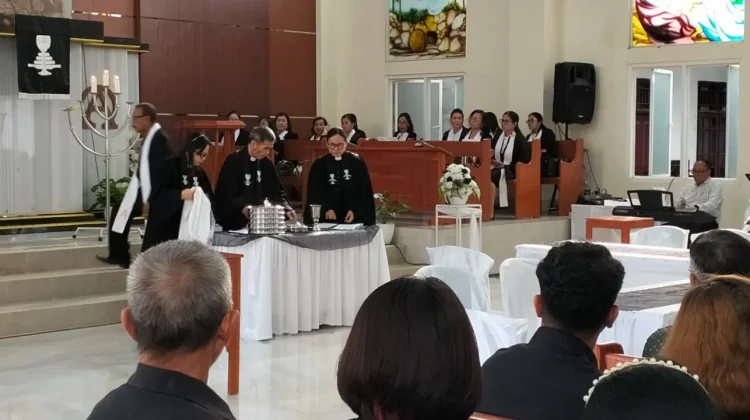 Perayaan Jumat Agung Jemaat GMIM Yerusalem Kalawat Berlangsung Khidmat