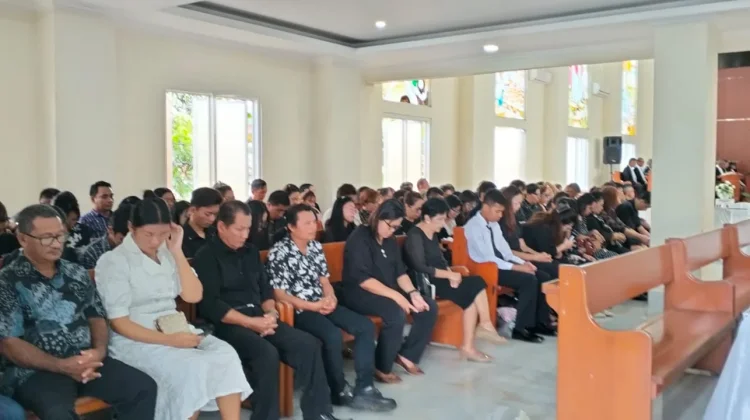 Perayaan Jumat Agung Jemaat GMIM Yerusalem Kalawat Berlangsung Khidmat