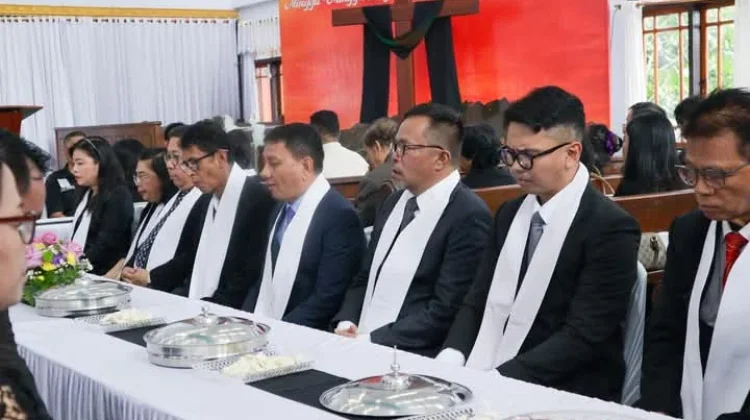 Moment Perjamuan Kudus di GMIM El Manibang Malalayang