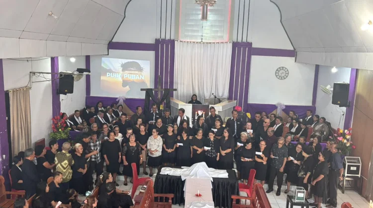 Jemaat GMIM Petra Poopoh Ikuti Ibadah Perjamuan Kudus dengan Khidmat