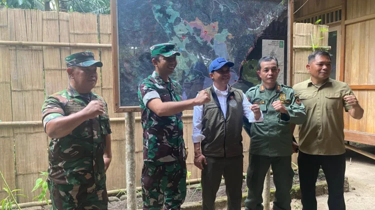 Sinergi Pusat dan Daerah, Menhut Tinjau Pelestarian Hutan di Desa Temboan