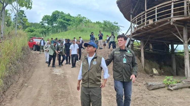 Sinergi Pusat dan Daerah, Menhut Tinjau Pelestarian Hutan di Desa Temboan