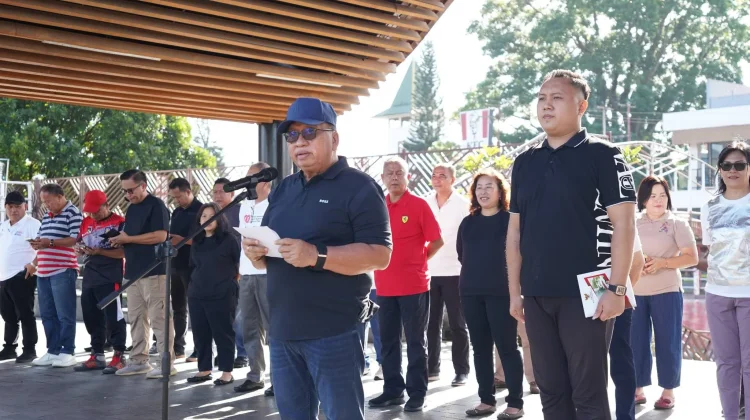 Bupati Minahasa Serahkan Bantuan untuk 14 Keluarga Korban Gempa