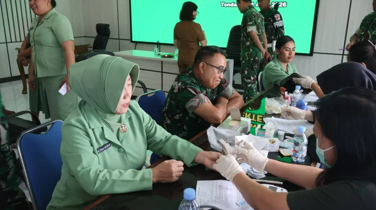 Prajurit dan Persit Kodim 1302/Minahasa Jalani Cek Gula Darah dan Tekanan Darah