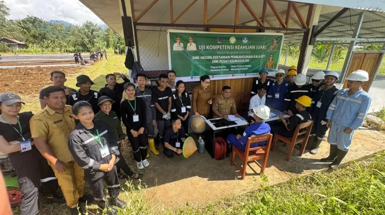 UKK SMKN Kalasey Langsung di Lahan Pertanian