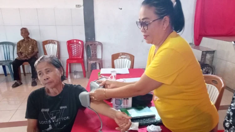 Lansia Desa Laikit Terima Layanan Kesehatan Prolanis dari Puskesmas Tatelu