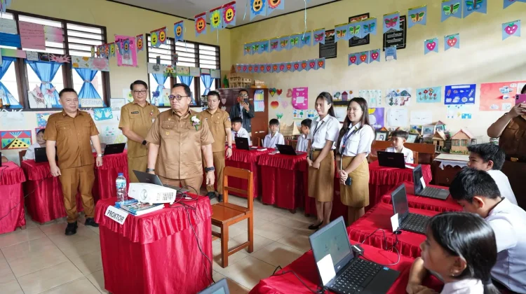 Pastikan Berjalan Lancar, Bupati Minahasa Tinjau TKA SD di Tondano