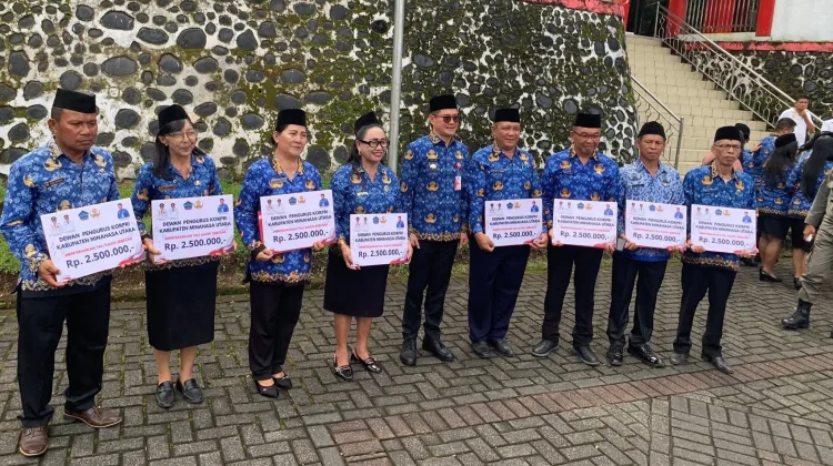 Dewan Pengurus Korpri Minut Serahkan Tali Kasih bagi ASN yang Purnabakti