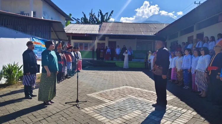 Gunakan Pakaian Tradisional, Kemenang Minut Gelar Upacara Hardiknas 2026