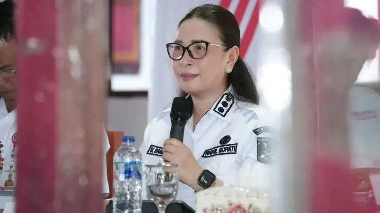 Wabup Vanda Sarundajang di Giat SMPN 4 Tondano